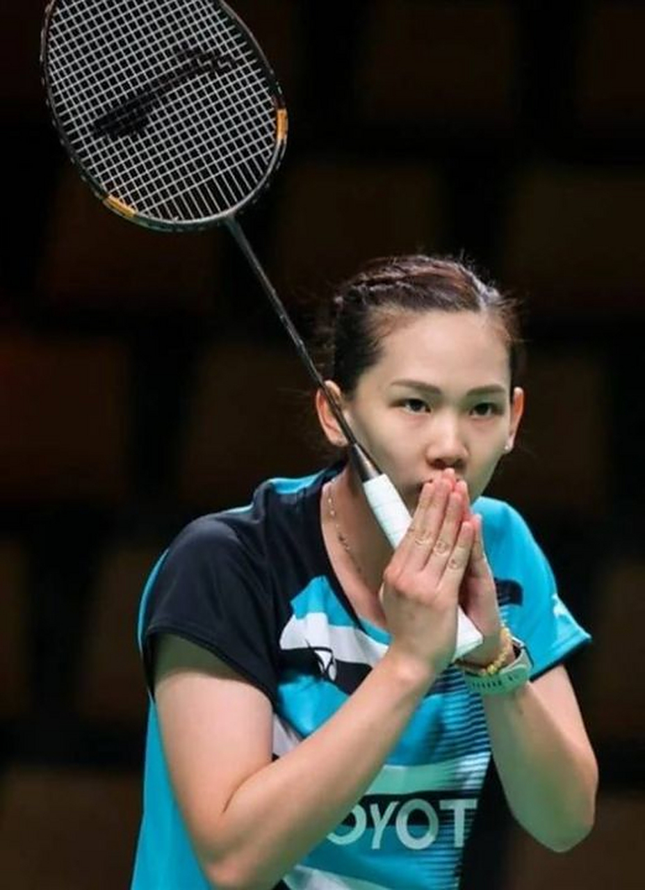 人们围着篝 人们围着篝