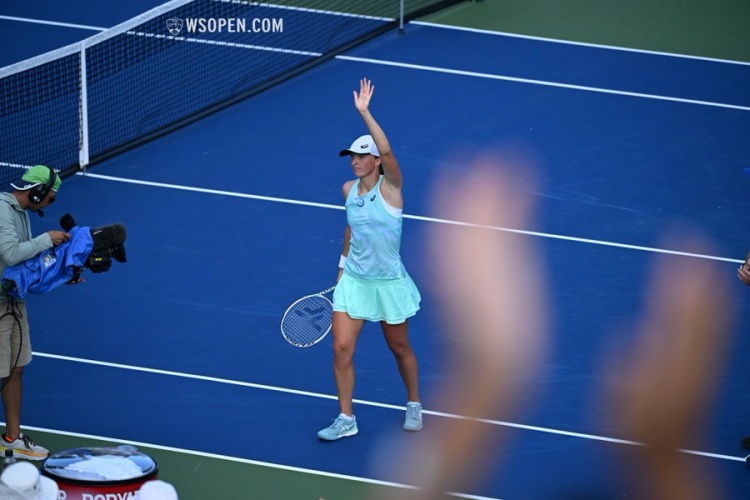 瞬息万变的 瞬息万变的