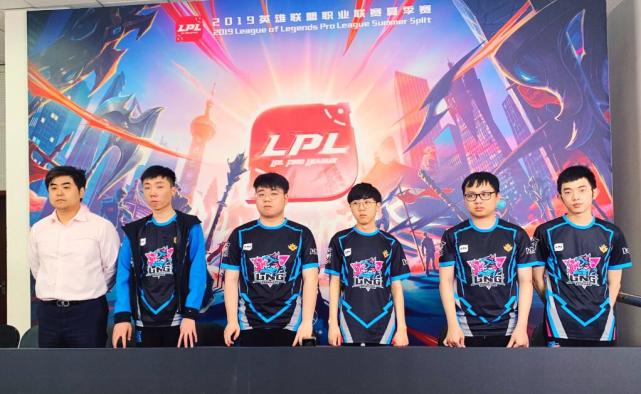 的争论场景 的争论场景